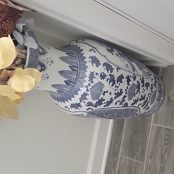 Vase - Picture 2 of 3